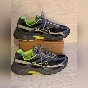 Nike Initiator - Mens Black and Green  Size 7.5